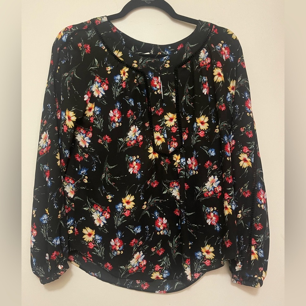 White House black market womens blouse size 2 black floral flowy oversized boho